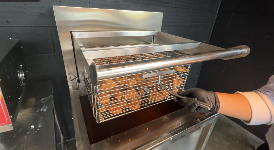 Deep Fryer Besar Lifting Kapasitas 80-100 Potong Ayam Fried Chicken
